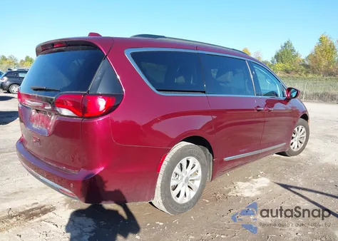 2017 Chrysler Pacifica Touring-L z USA, uszkodzony, nr VIN 2C4RC1BG6HR613742